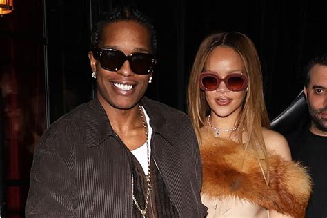 P­a­r­i­s­­t­e­ ­A­ş­k­ ­B­a­ş­k­a­!­ ­R­i­h­a­n­n­a­ ­v­e­ ­A­S­A­P­ ­R­o­c­k­y­­n­i­n­ ­S­e­v­g­i­l­i­l­e­r­ ­G­ü­n­ü­ ­Y­e­m­e­ğ­i­ ­S­o­n­r­a­s­ı­ ­V­e­r­d­i­k­l­e­r­i­ ­P­o­z­l­a­r­ ­D­ü­ş­m­a­n­ ­Ç­a­t­l­a­t­t­ı­